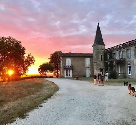 Chambres D'hotes La Bastane 住宿加早餐酒店 Rions