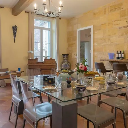 Chambres D'hotes La Bastane לינה וארוחת בוקר *