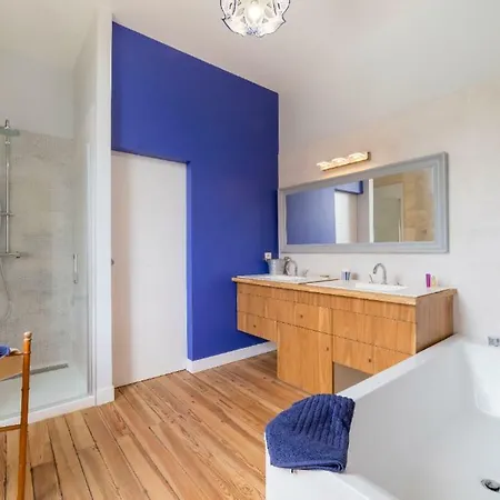 לינה וארוחת בוקר Chambres D'hotes La Bastane Rions